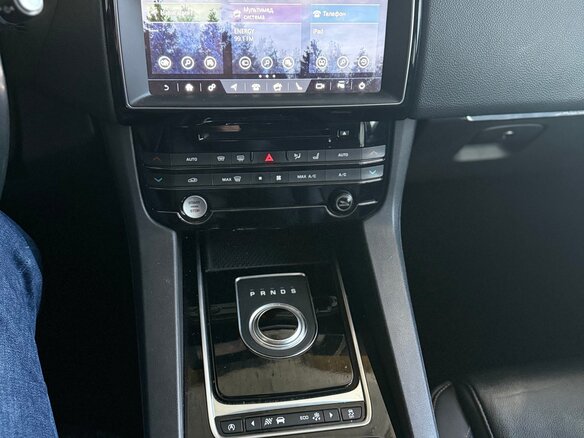 2016 Jaguar F-Pace I, белый, 2400000 рублей - вид 6