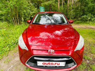 2017 Toyota Yaris DJ/DL, красный, 1520000 рублей, вид 3