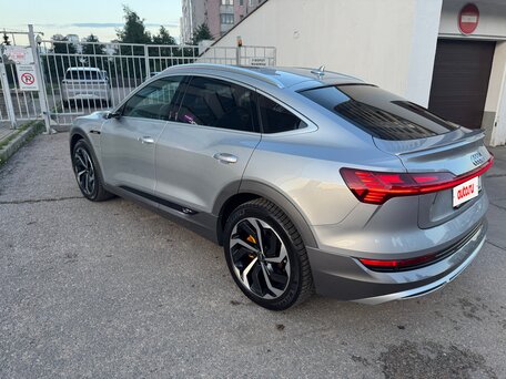 2021 Audi e-tron Sportback 55 I, серебристый, 6300000 рублей, вид 5