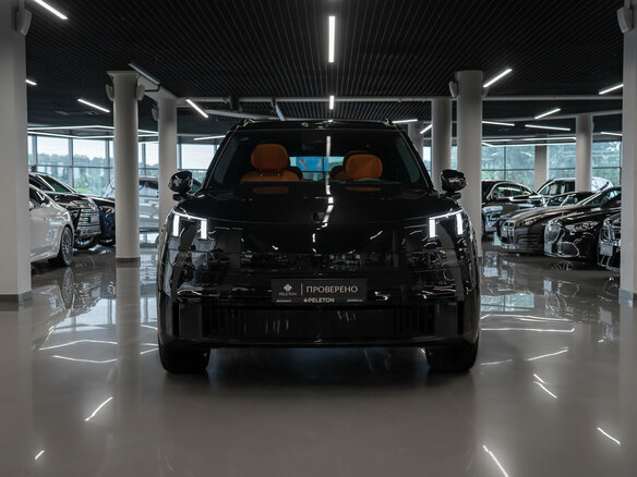 2025 Lynk & Co 900, чёрный - вид 2