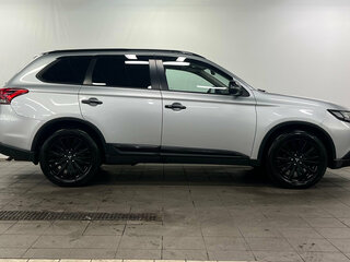2019 Mitsubishi Outlander III Рестайлинг 3, серебристый, 1780000 рублей, вид 3