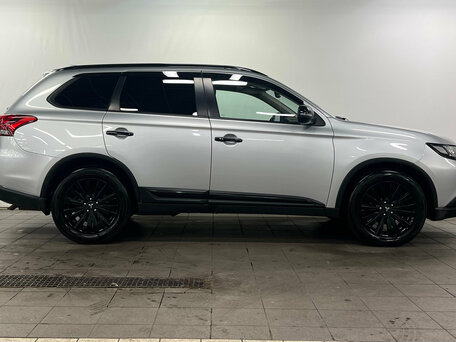 2019 Mitsubishi Outlander III Рестайлинг 3, серебристый, 1900000 рублей, вид 3
