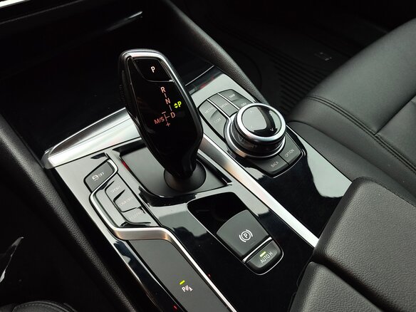 2017 BMW 5 серии 520d VII (G30/G31/G38), белый, 2650000 рублей - вид 9