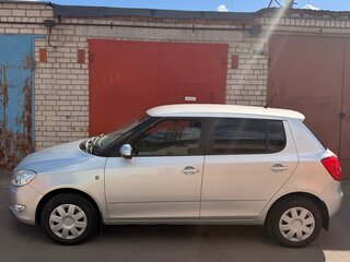 2012 Skoda Fabia II Рестайлинг, серебристый, 650000 рублей, вид 3