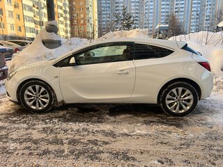 2013 Opel Astra GTC J Рестайлинг, белый, 830000 рублей, вид 3
