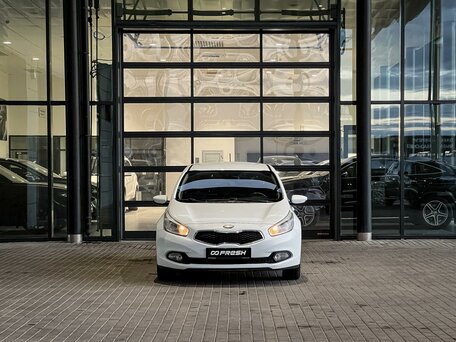 2013 Kia Ceed II, белый, 880000 рублей, вид 2