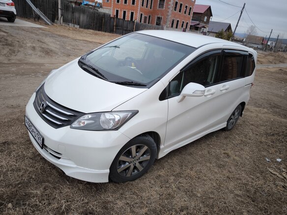 2010 Honda Freed Spike I Рестайлинг, белый, 925000 рублей