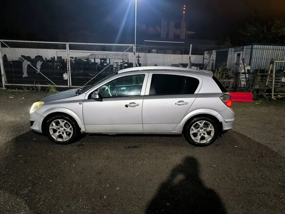 2009 Opel Astra 5-speed H Рестайлинг, серебристый, 450000 рублей - вид 2