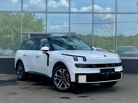 Lynk & Co 900