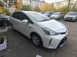 2018 Toyota Prius Alpha I (ZVW40/41) Рестайлинг, белый, 1625000 рублей, вид 2