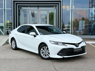 2019 Toyota Camry VIII (XV70), белый, 2015000 рублей, вид 4