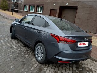 2021 Hyundai Solaris II Рестайлинг, серый, 1850000 рублей, вид 4