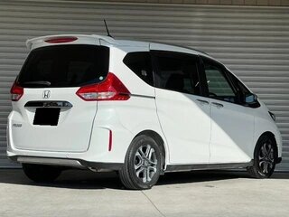 2023 Honda Freed II Рестайлинг, белый, 1399000 рублей, вид 4