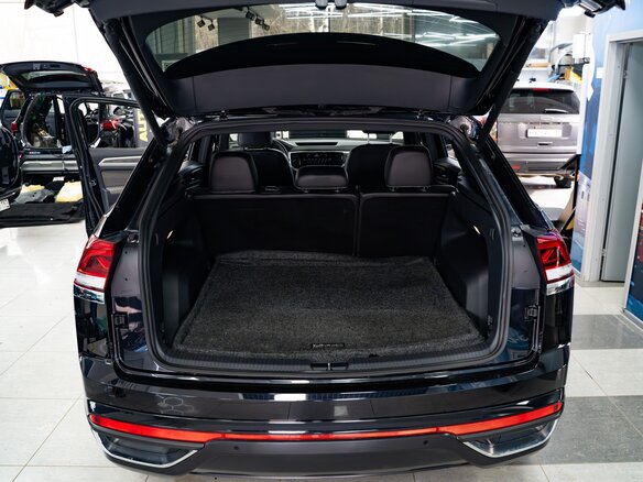 2022 Volkswagen Atlas Cross Sport I, чёрный, 3700000 рублей - вид 16