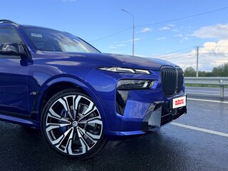 2022 BMW X7 M60i I (G07) Рестайлинг, синий, 13700000 рублей, вид 2
