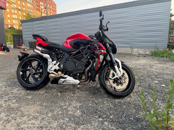 2022 MV Agusta Brutale 1000, красный, 1800000 рублей - вид 3
