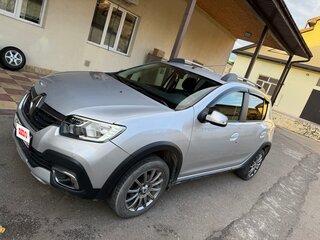 2020 Renault Sandero Stepway II Рестайлинг, серебристый, 1050000 рублей, вид 1