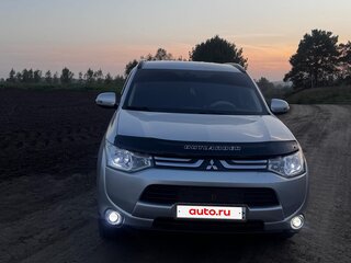 2013 Mitsubishi Outlander III, серебристый, 1460000 рублей, вид 3