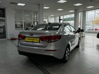 2017 Kia Rio III Рестайлинг, серебристый, 800000 рублей, вид 5
