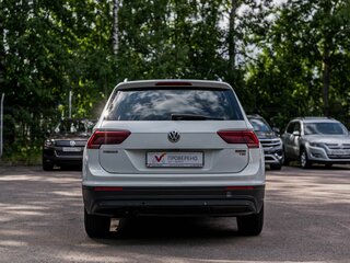 2017 Volkswagen Tiguan II, белый, 1436000 рублей, вид 4