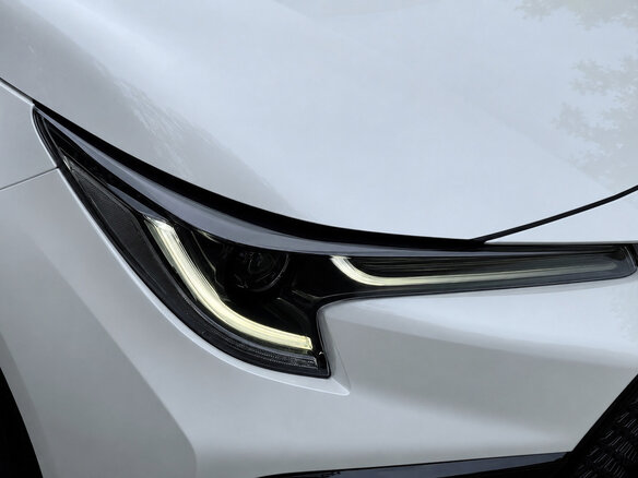 2022 Toyota Corolla Sporty XII (E210) Рестайлинг, белый - вид 13
