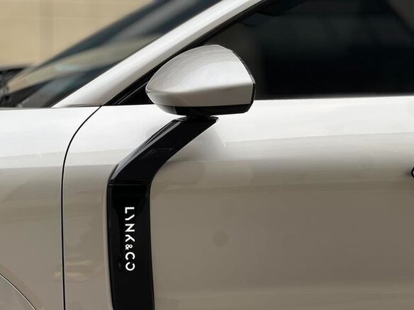 2024 Lynk & Co 08 21.2 kWh I, бежевый, 3300000 рублей - вид 8