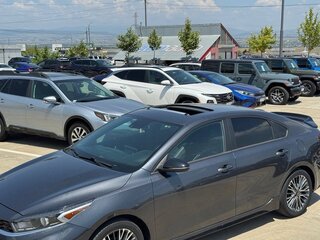 2023 Kia Forte III Рестайлинг, серый, 2200000 рублей, вид 3