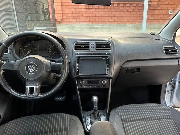 2012 Volkswagen Polo V, серебристый, 900000 рублей - вид 5