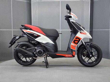 2025 Aprilia SR 125, белый, 243000 рублей, вид 1