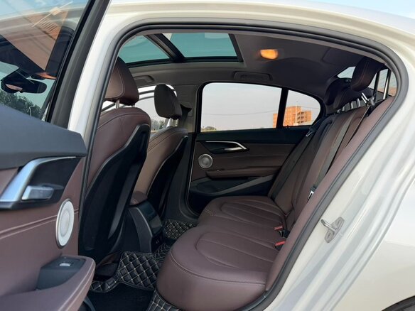 2023 BMW 1 серии 120i III (F52) Рестайлинг, белый - вид 11