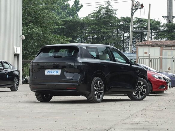 2026 Nissan NX8 73 kWh, чёрный - вид 5