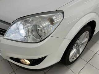 2012 Opel Astra H Рестайлинг, белый, 740000 рублей, вид 5