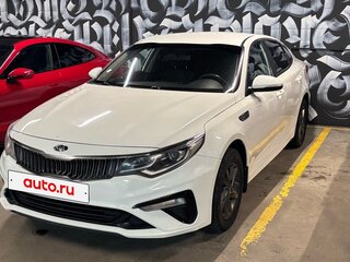 2019 Kia Optima IV Рестайлинг, белый, 2000000 рублей, вид 2