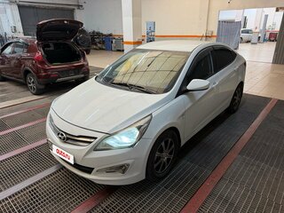 2015 Hyundai Solaris I Рестайлинг, белый, 990000 рублей, вид 1