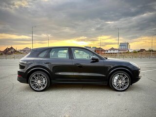 2020 Porsche Cayenne III, чёрный, 8500000 рублей, вид 4