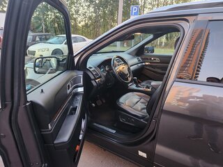 2017 Ford Explorer V Рестайлинг, чёрный, 2800000 рублей, вид 5