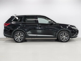 2017 Mitsubishi Outlander III Рестайлинг 2, чёрный, 1900000 рублей, вид 4