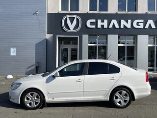 2012 Skoda Octavia II (A5) Рестайлинг, белый, 695000 рублей, вид 5