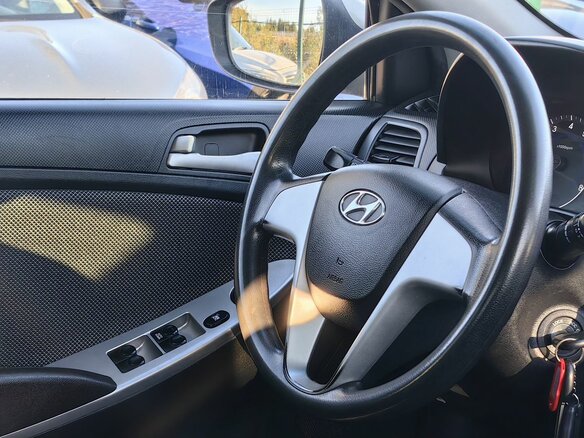 2011 Hyundai Solaris I, бежевый - вид 9