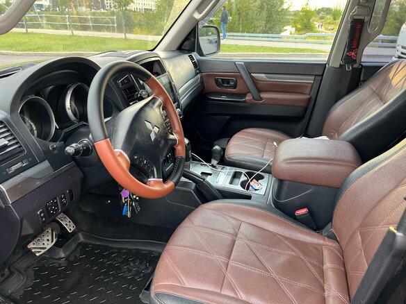 2012 Mitsubishi Pajero IV Рестайлинг 1, чёрный - вид 7
