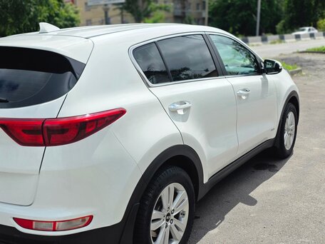 2018 Kia Sportage IV, белый, 2170000 рублей, вид 4