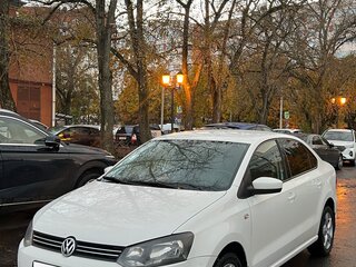 2013 Volkswagen Polo V, белый, 700000 рублей, вид 2