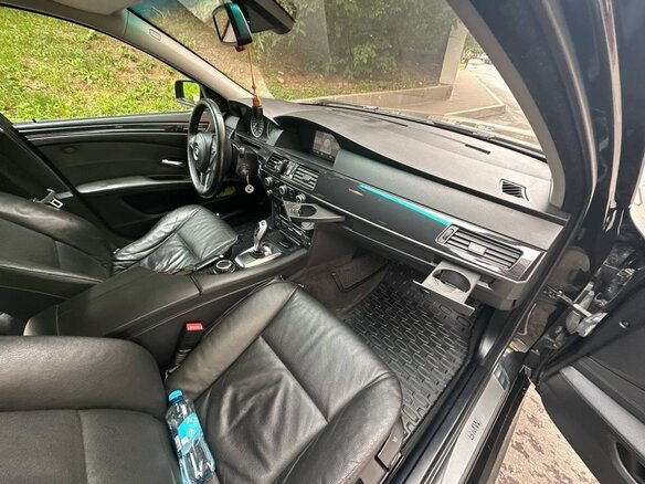 2008 BMW 5 серии 525i V (E60/E61) Рестайлинг, чёрный, 1300000 рублей - вид 4