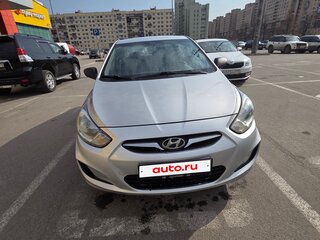 2013 Hyundai Solaris I, серебристый, 429000 рублей, вид 3