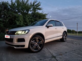 2011 Volkswagen Touareg II, белый, 2290000 рублей, вид 2
