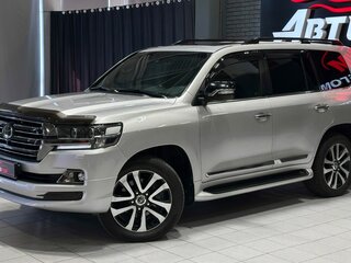2018 Toyota Land Cruiser 200 Series Рестайлинг 2, серебристый, 6900000 рублей, вид 2