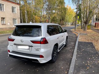 2019 Lexus LX 570 III Рестайлинг 2, белый, 9500000 рублей, вид 4