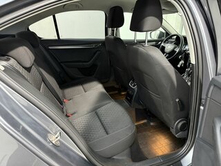 2018 Skoda Octavia III (A7) Рестайлинг, серый, 1679800 рублей, вид 4
