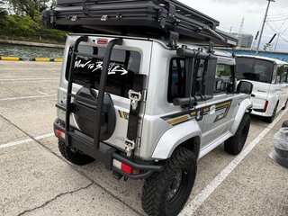 2022 Suzuki Jimny IV, серебристый, 1579999 рублей, вид 4