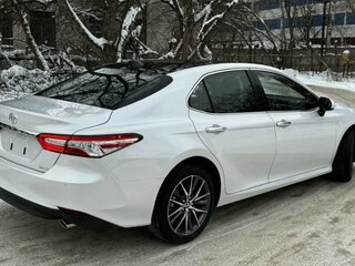 2023 Toyota Camry VIII (XV70) Рестайлинг, белый, 3900000 рублей, вид 5